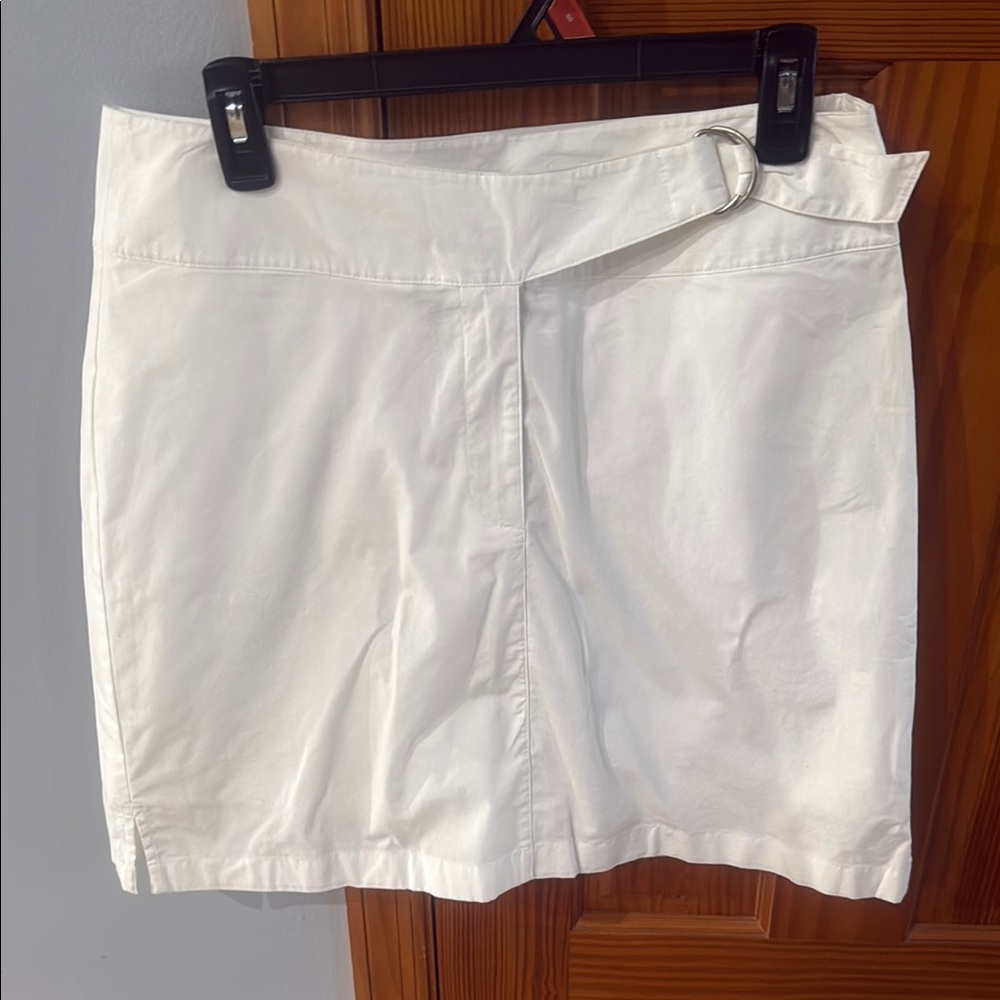NEW WITH TAGS Chic Van Heusen White Belted Skort